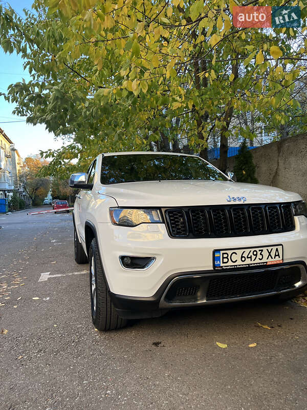 Внедорожник / Кроссовер Jeep Grand Cherokee 2016 в Львове