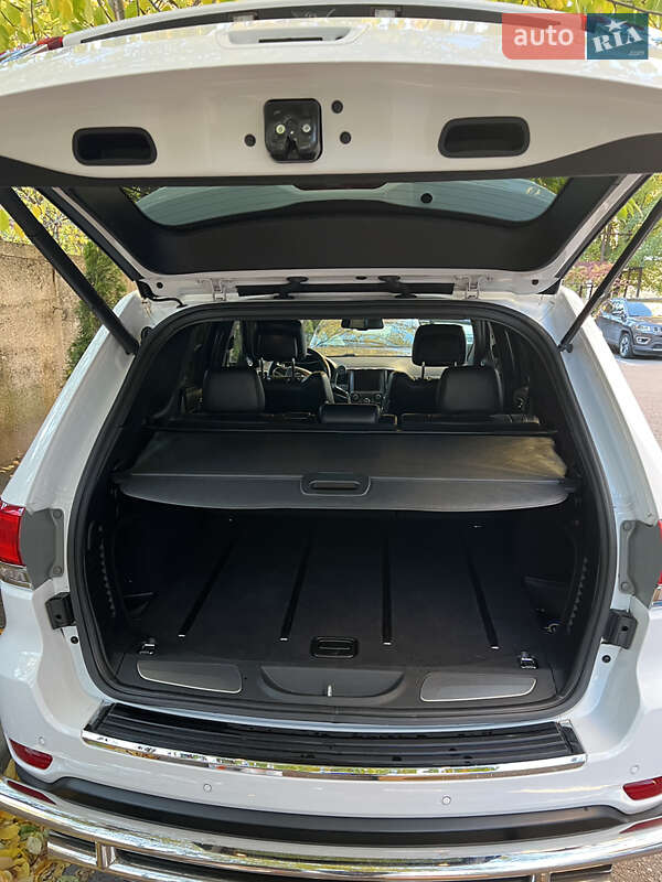 Внедорожник / Кроссовер Jeep Grand Cherokee 2016 в Львове