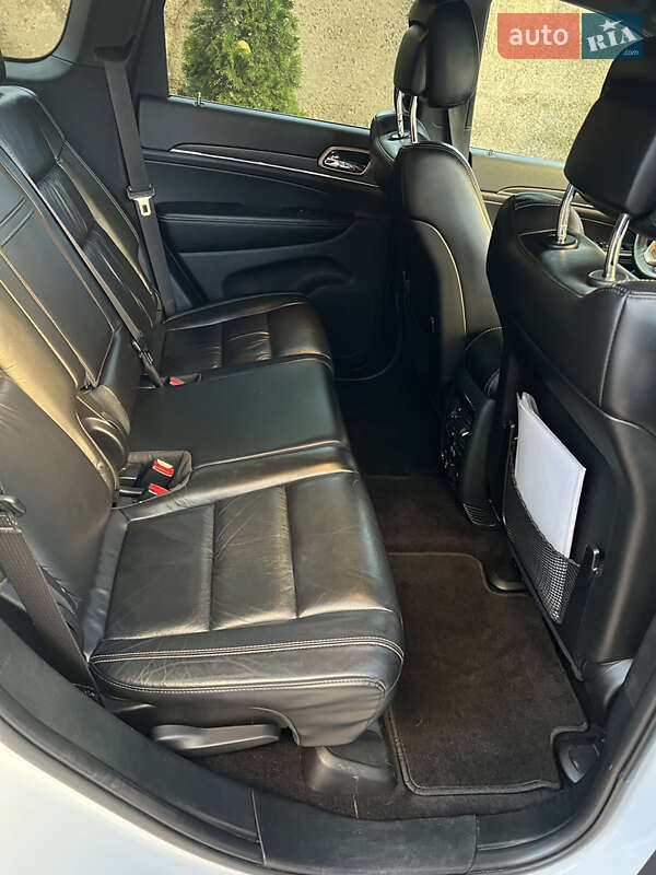 Внедорожник / Кроссовер Jeep Grand Cherokee 2016 в Львове