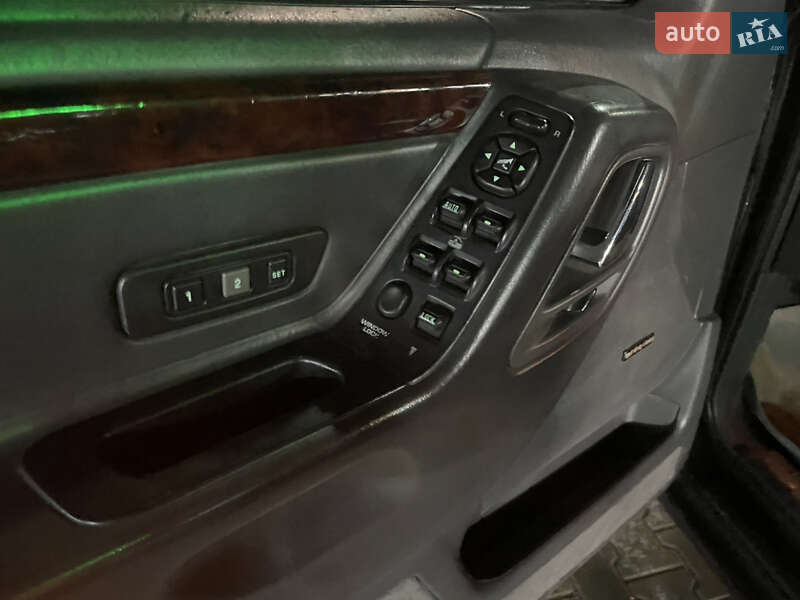 Внедорожник / Кроссовер Jeep Grand Cherokee 2000 в Черновцах