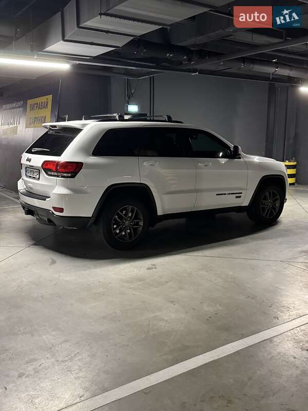 Внедорожник / Кроссовер Jeep Grand Cherokee 2016 в Киеве