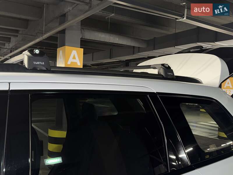 Внедорожник / Кроссовер Jeep Grand Cherokee 2016 в Киеве