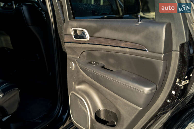 Внедорожник / Кроссовер Jeep Grand Cherokee 2016 в Черновцах фото 42 Внедорожник / Кроссовер Jeep Grand Cherokee 2016 в Черновцах