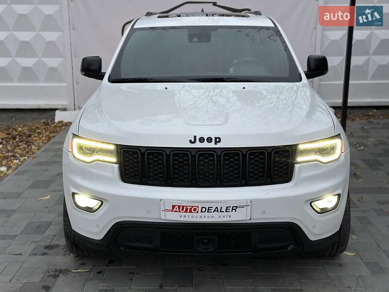 Внедорожник / Кроссовер Jeep Grand Cherokee 2017 в Киеве