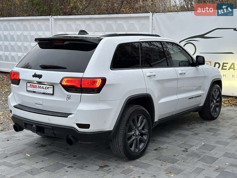 Внедорожник / Кроссовер Jeep Grand Cherokee 2017 в Киеве