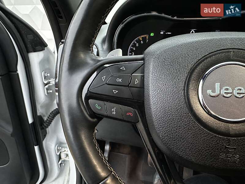 Внедорожник / Кроссовер Jeep Grand Cherokee 2017 в Киеве