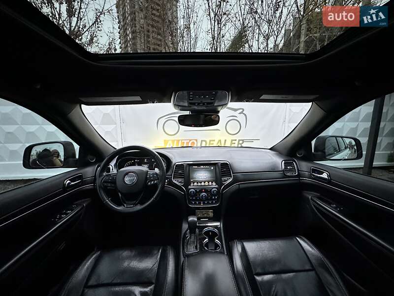 Внедорожник / Кроссовер Jeep Grand Cherokee 2017 в Киеве