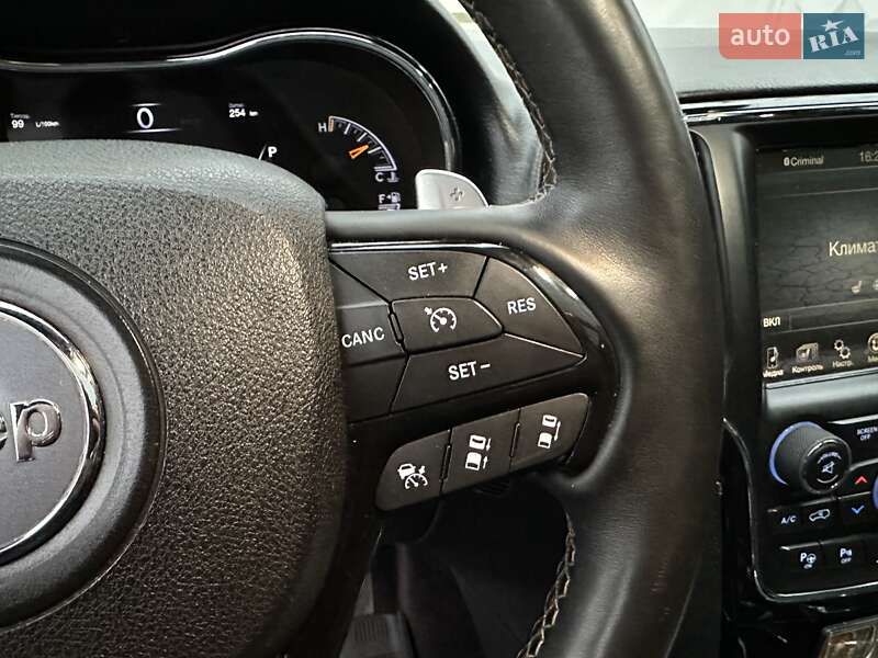 Внедорожник / Кроссовер Jeep Grand Cherokee 2017 в Киеве