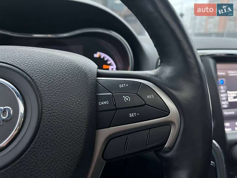 Внедорожник / Кроссовер Jeep Grand Cherokee 2017 в Киеве фото 31 Внедорожник / Кроссовер Jeep Grand Cherokee 2017 в Киеве