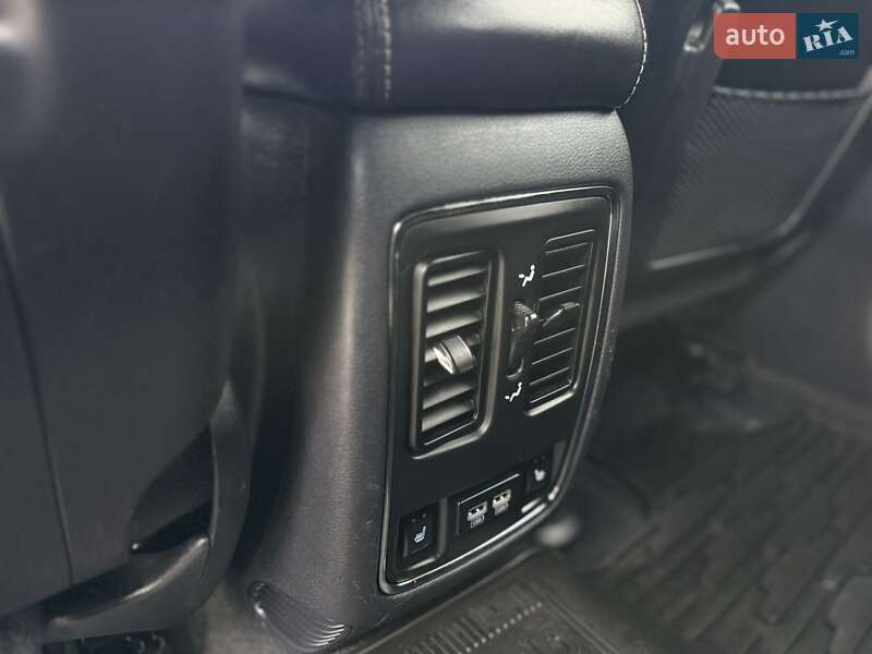 Внедорожник / Кроссовер Jeep Grand Cherokee 2013 в Черновцах