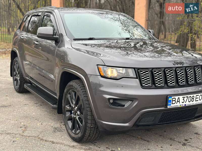 Внедорожник / Кроссовер Jeep Grand Cherokee 2016 в Кропивницком