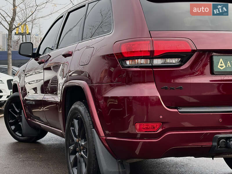 Внедорожник / Кроссовер Jeep Grand Cherokee 2017 в Киеве