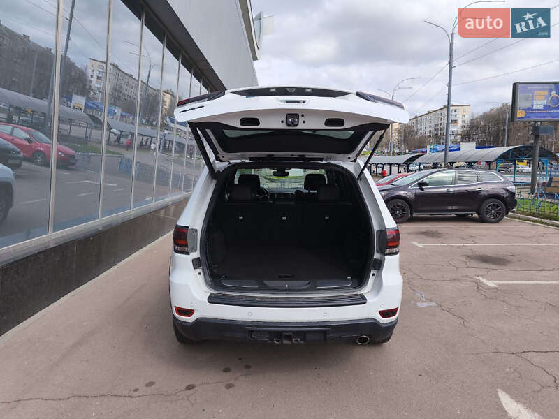 Внедорожник / Кроссовер Jeep Grand Cherokee 2017 в Киеве