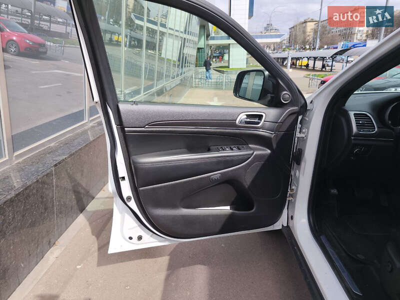 Внедорожник / Кроссовер Jeep Grand Cherokee 2017 в Киеве