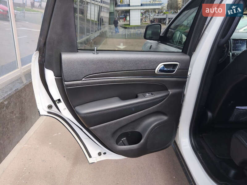 Внедорожник / Кроссовер Jeep Grand Cherokee 2017 в Киеве