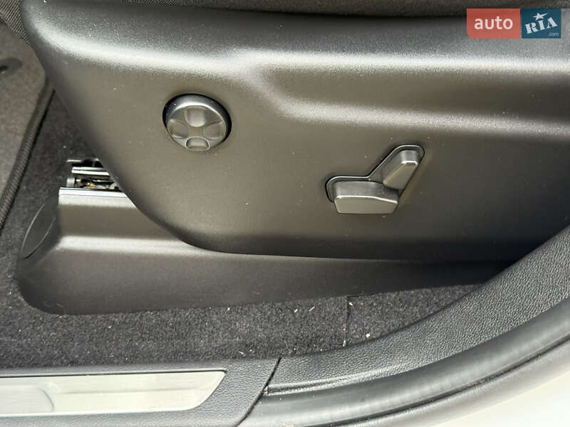 Внедорожник / Кроссовер Jeep Grand Cherokee 2021 в Киеве фото 33 Внедорожник / Кроссовер Jeep Grand Cherokee 2021 в Киеве