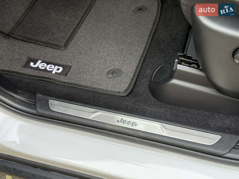 Внедорожник / Кроссовер Jeep Grand Cherokee 2021 в Киеве фото 34 Внедорожник / Кроссовер Jeep Grand Cherokee 2021 в Киеве