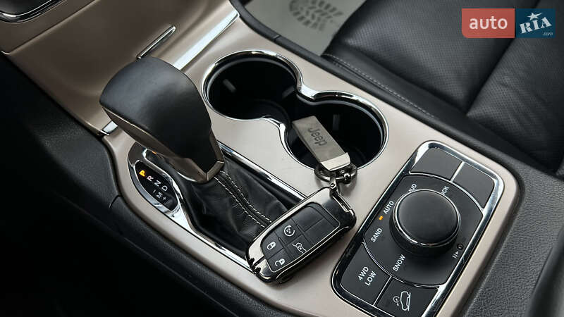 Внедорожник / Кроссовер Jeep Grand Cherokee 2016 в Львове