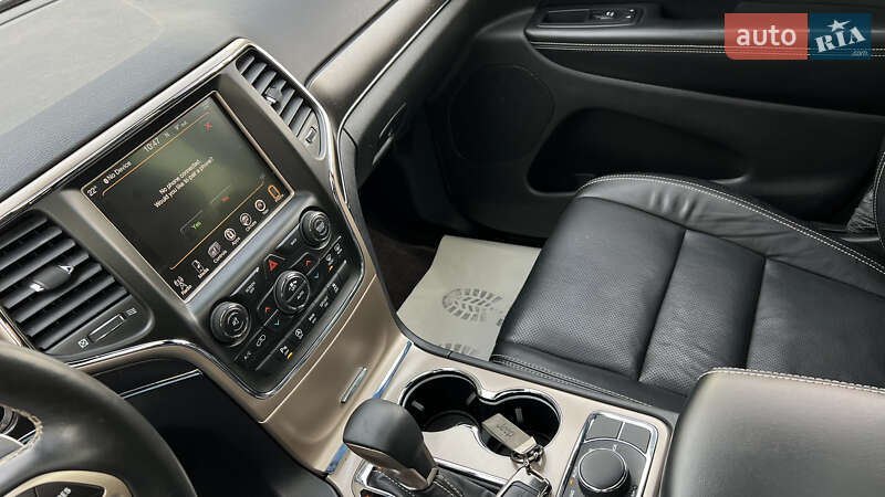 Внедорожник / Кроссовер Jeep Grand Cherokee 2016 в Львове