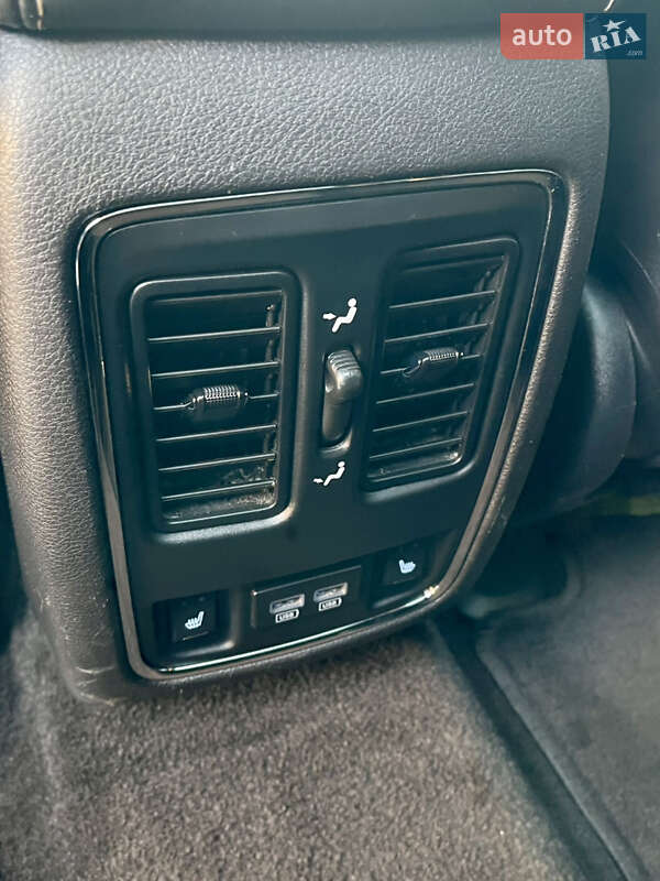 Внедорожник / Кроссовер Jeep Grand Cherokee 2016 в Млинове