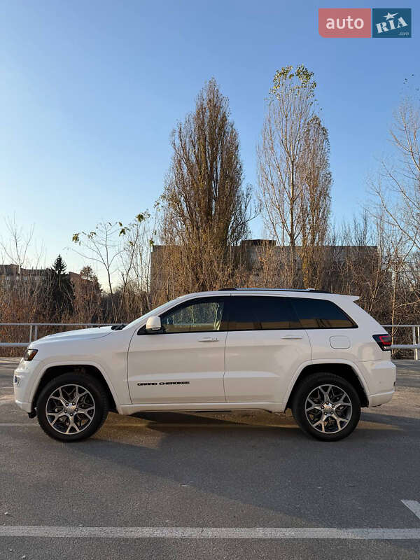 Внедорожник / Кроссовер Jeep Grand Cherokee 2016 в Киеве