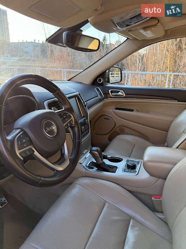 Внедорожник / Кроссовер Jeep Grand Cherokee 2016 в Киеве