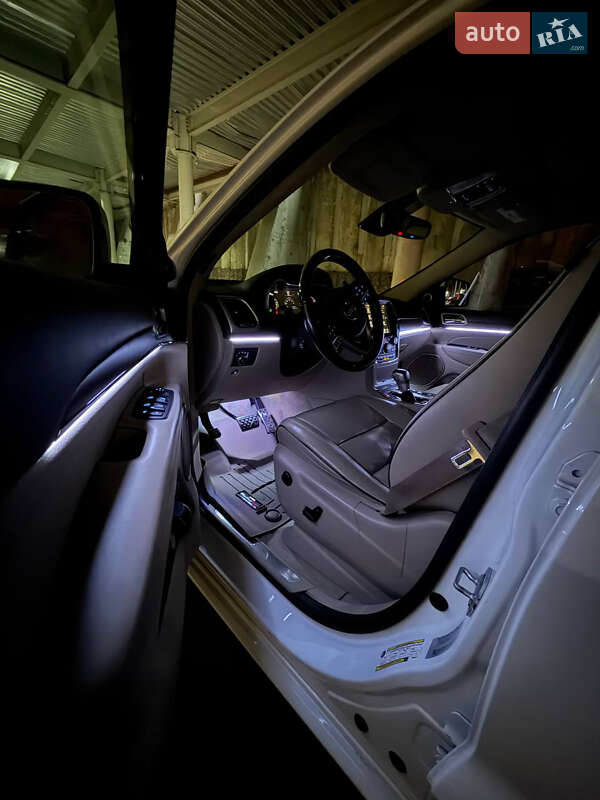 Внедорожник / Кроссовер Jeep Grand Cherokee 2016 в Киеве