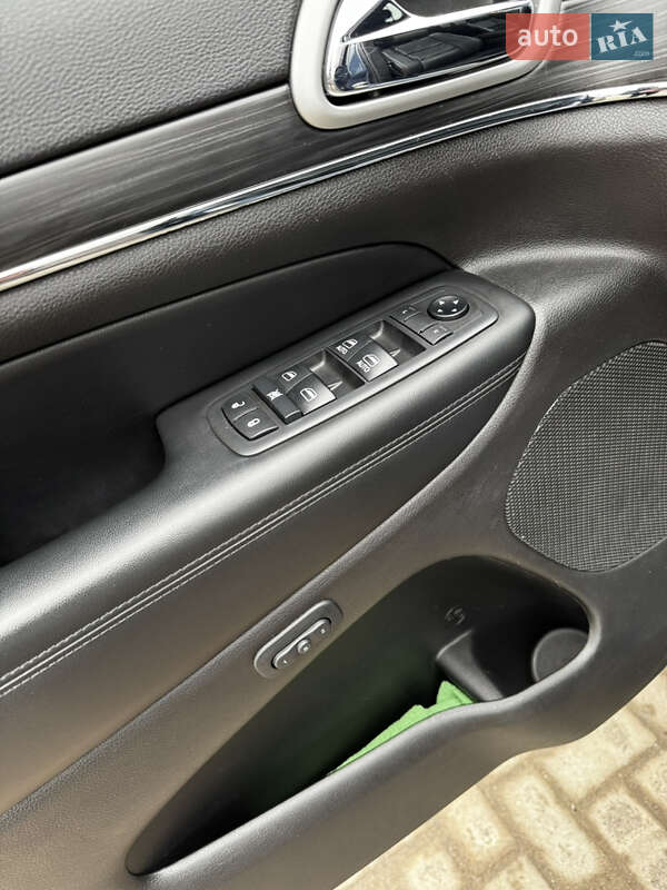 Внедорожник / Кроссовер Jeep Grand Cherokee 2019 в Киеве фото 26 Внедорожник / Кроссовер Jeep Grand Cherokee 2019 в Киеве