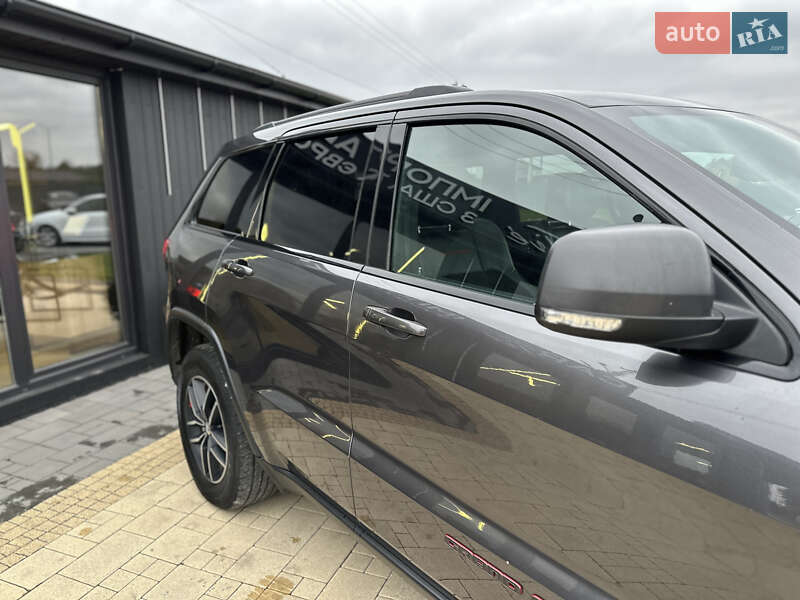 Внедорожник / Кроссовер Jeep Grand Cherokee 2016 в Львове