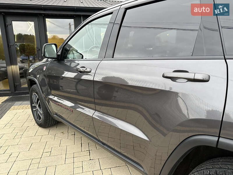 Внедорожник / Кроссовер Jeep Grand Cherokee 2016 в Львове