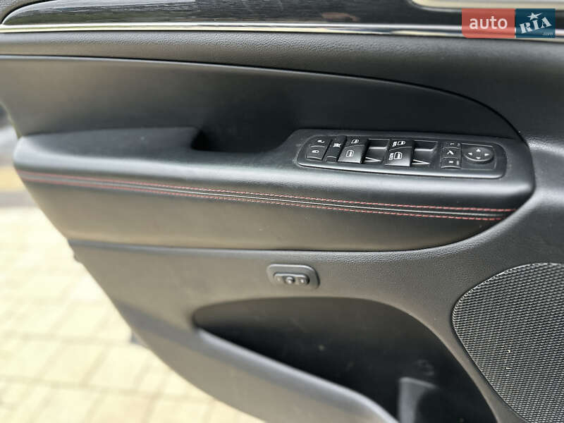 Внедорожник / Кроссовер Jeep Grand Cherokee 2016 в Львове