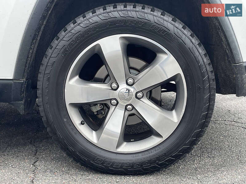 Внедорожник / Кроссовер Jeep Grand Cherokee 2013 в Киеве