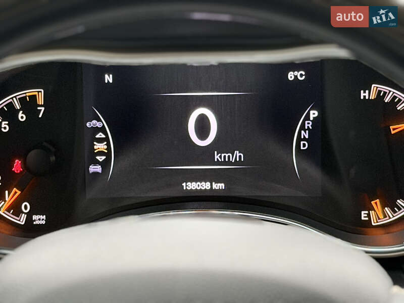 Позашляховик / Кросовер Jeep Grand Cherokee 2016 в Києві