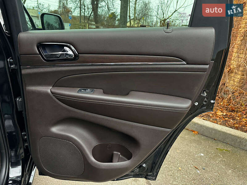 Внедорожник / Кроссовер Jeep Grand Cherokee 2018 в Киеве фото 36 Внедорожник / Кроссовер Jeep Grand Cherokee 2018 в Киеве