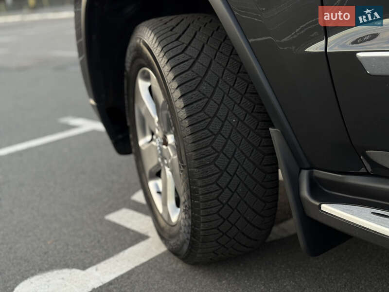 Внедорожник / Кроссовер Jeep Grand Cherokee 2011 в Киеве