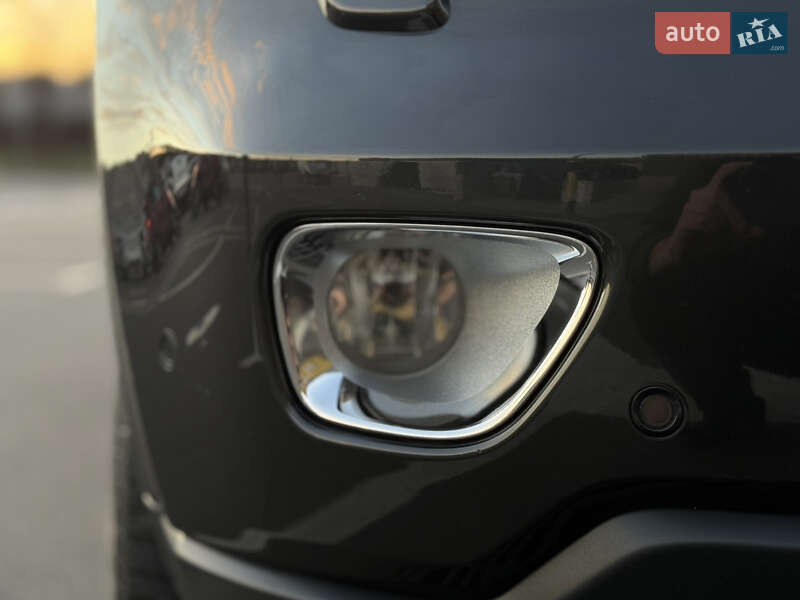 Внедорожник / Кроссовер Jeep Grand Cherokee 2011 в Киеве