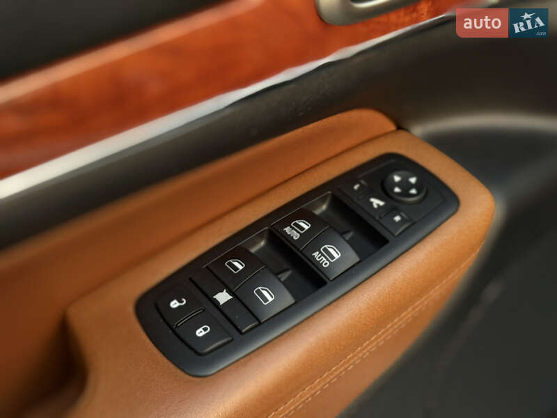 Внедорожник / Кроссовер Jeep Grand Cherokee 2011 в Киеве