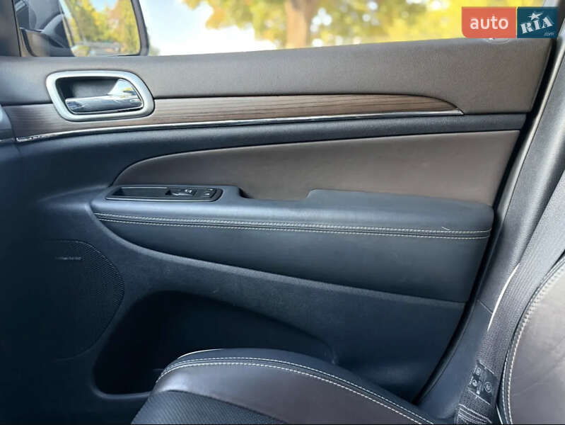 Внедорожник / Кроссовер Jeep Grand Cherokee 2013 в Одессе