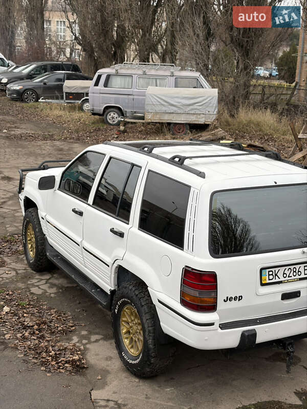 Внедорожник / Кроссовер Jeep Grand Cherokee 1995 в Ровно