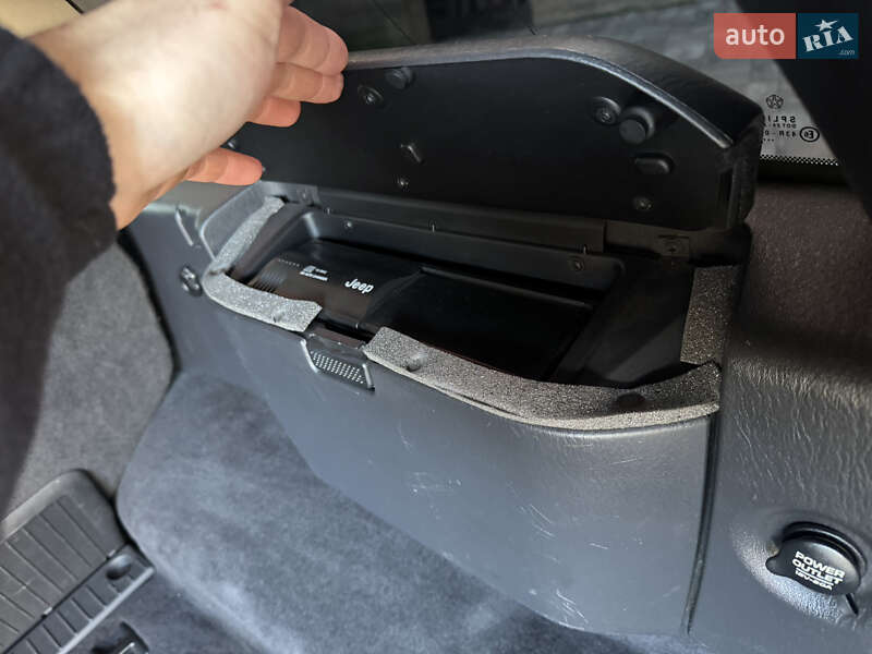 Позашляховик / Кросовер Jeep Grand Cherokee 2004 в Мукачевому фото 50 Позашляховик / Кросовер Jeep Grand Cherokee 2004 в Мукачевому