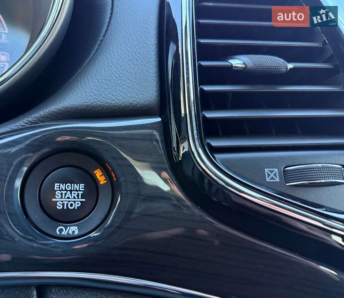 Внедорожник / Кроссовер Jeep Grand Cherokee 2019 в Киеве