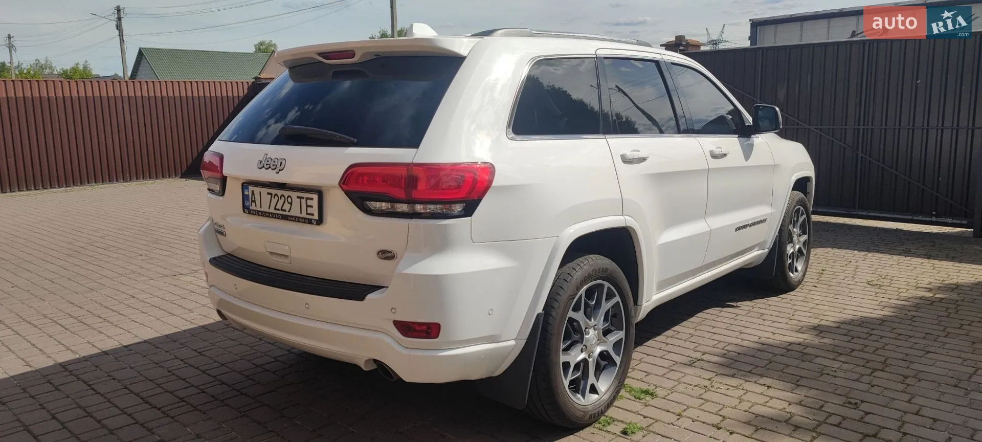 Jeep Grand Cherokee 2019 VIN 1C4RJFCM6KC837200 фото оголошення 4 з 26