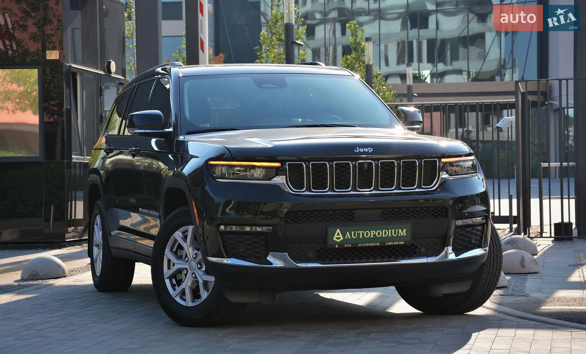 Jeep Grand Cherokee 2022 VIN 1C4RJKBG1N8621931 фото оголошення 2 з 70