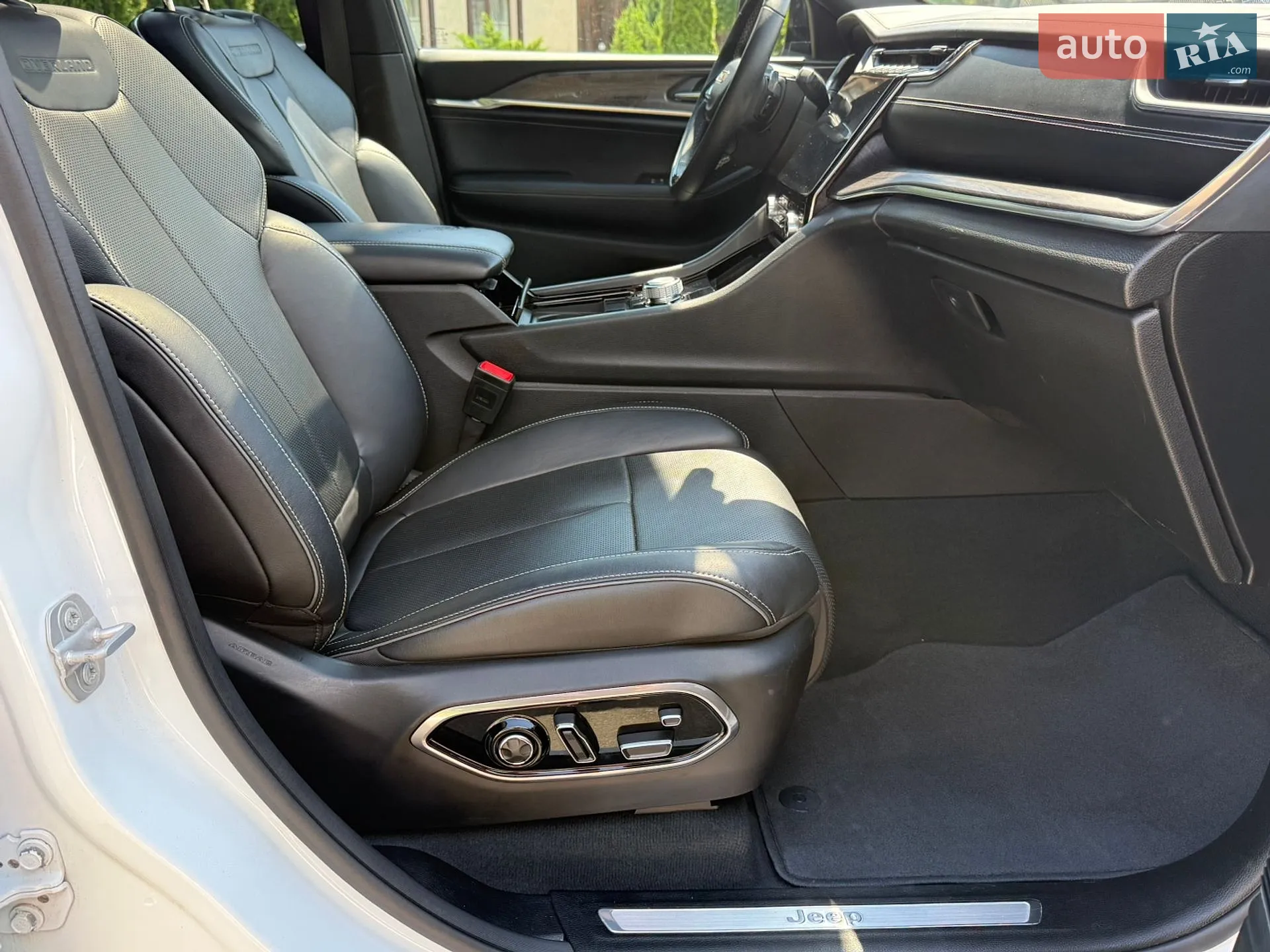 2022 Jeep Grand Cherokee - мініатюра 30