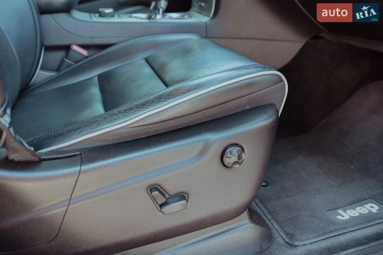 2012 Jeep Grand Cherokee - мініатюра 28