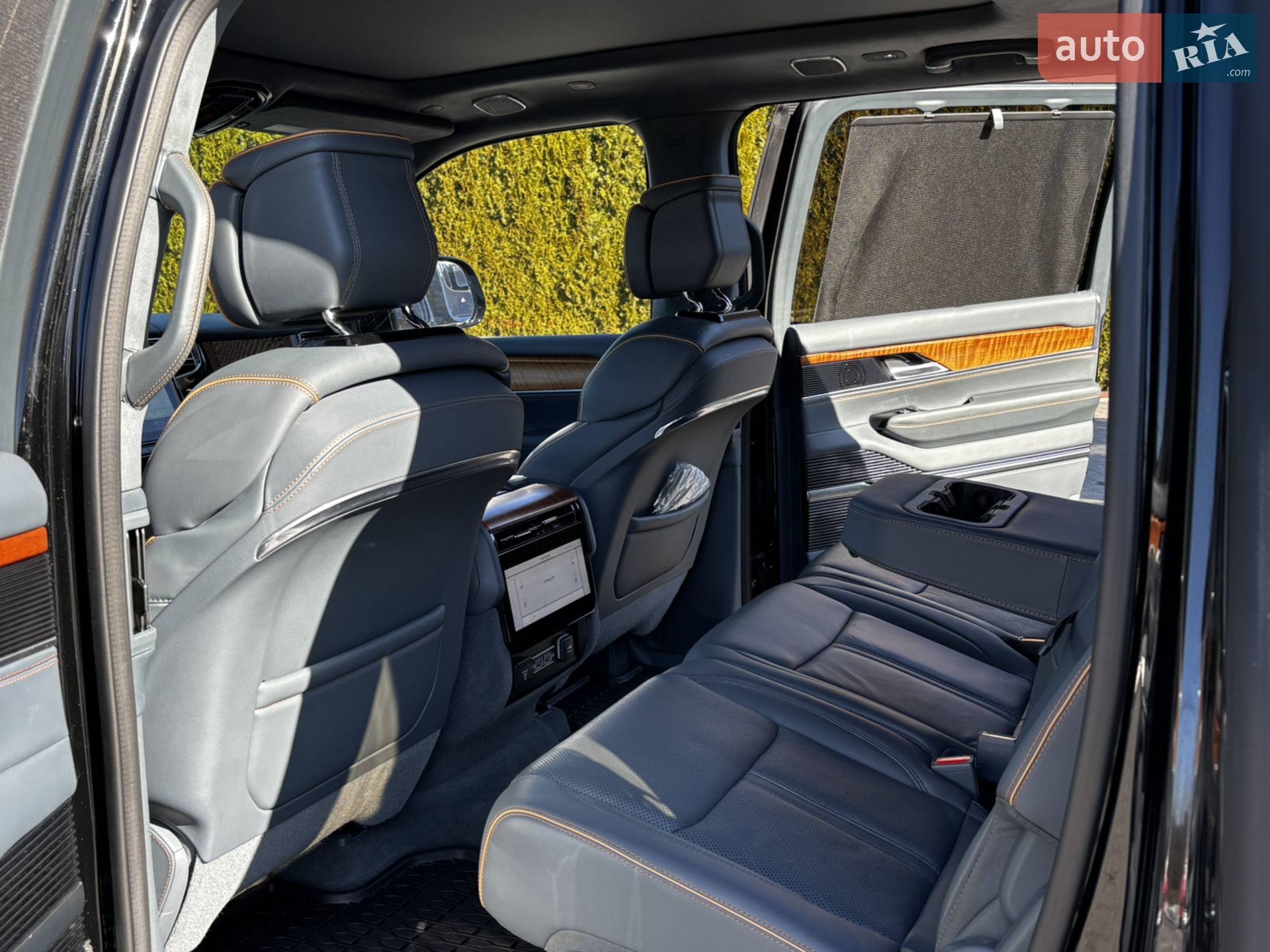 2022 Jeep Grand Wagoneer - мініатюра 24