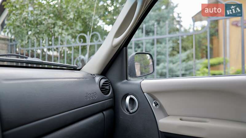 Позашляховик / Кросовер Jeep Liberty 2003 в Коломиї