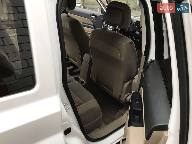 Внедорожник / Кроссовер Jeep Patriot 2014 в Киеве