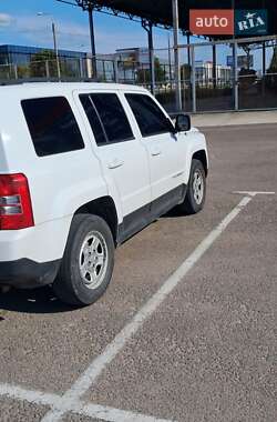 Внедорожник / Кроссовер Jeep Patriot 2014 в 