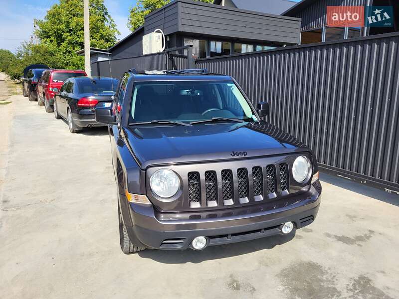 Позашляховик / Кросовер Jeep Patriot 2015 в Чернівцях